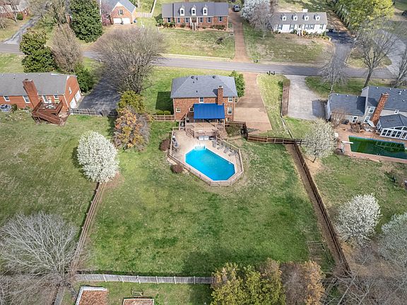 3rd image of 1503 Heritage Dr