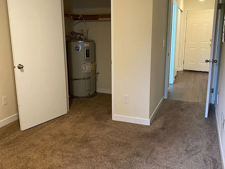 Daniels Apartments — Photo 34