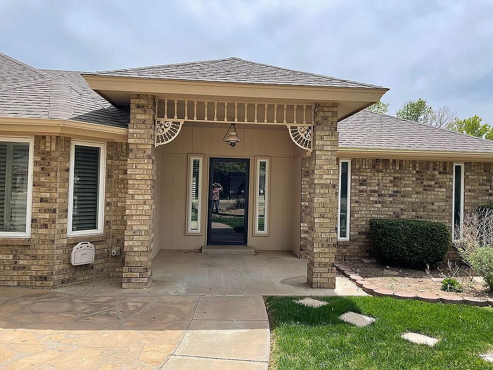 1st image of 1005 Rosewood Dr