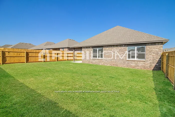 8101 Lakeside Dr — Photo 15