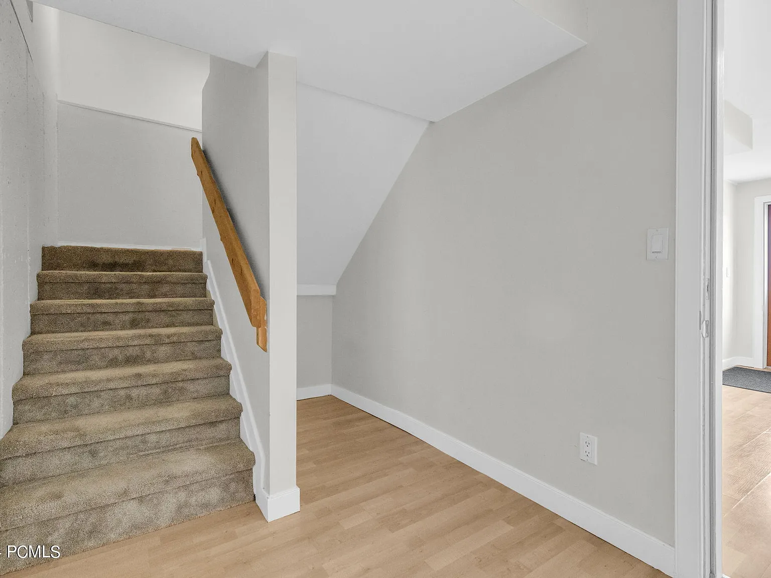 3 bed, 2.0 bath, 2000 sqft, $4,000 — Photo 3