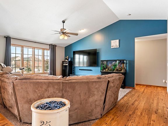 5th image of 701 Carnoustie Pl SE
