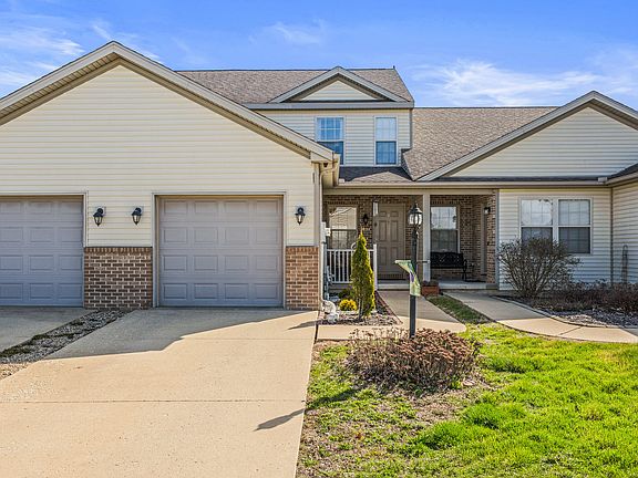 2nd image of 1404 Bluegrass Ln