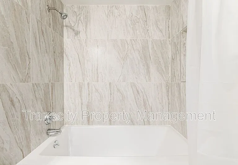 2143 E Center Ln #2 — Photo 19