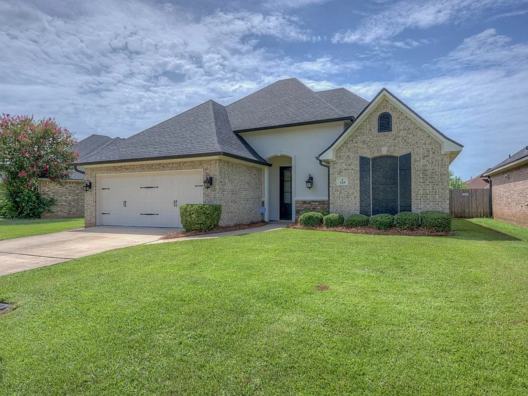 525 Chinquipin Dr — Photo 1