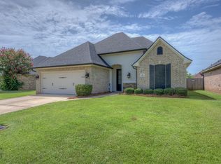 525 Chinquipin Dr, Bossier City, LA 71111