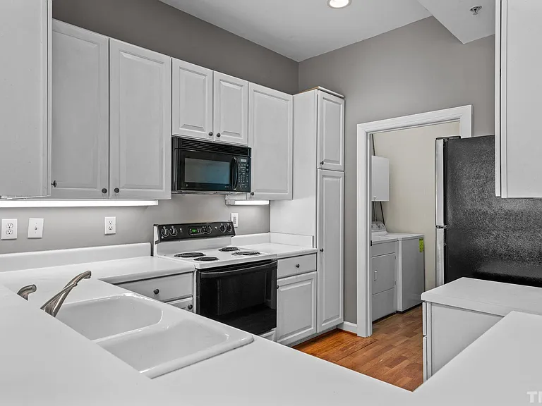 200 S Dawson St #202 — Photo 4