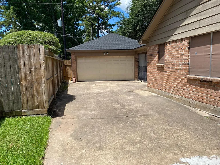 1006 Caspian Ln — Photo 6