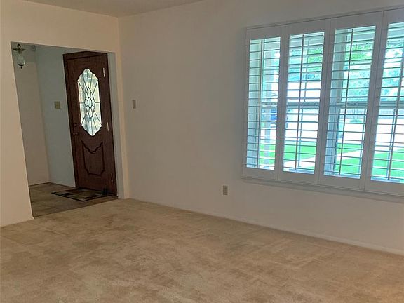 5th image of 3829 Busseron Dr
