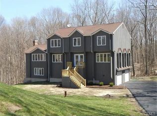 12 Woodacre Ln, Monroe, CT 06468