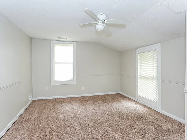 6129 Sorrell St NE — Photo 18