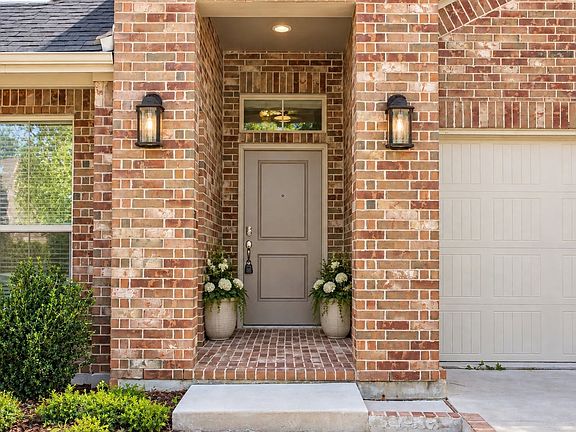 2nd image of 1102 Tiburon Trl