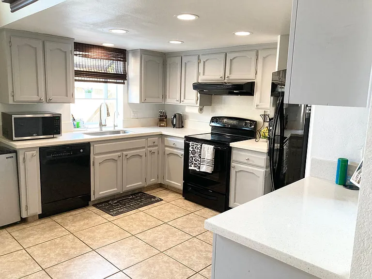 3564 W Princeton Ave — Photo 11