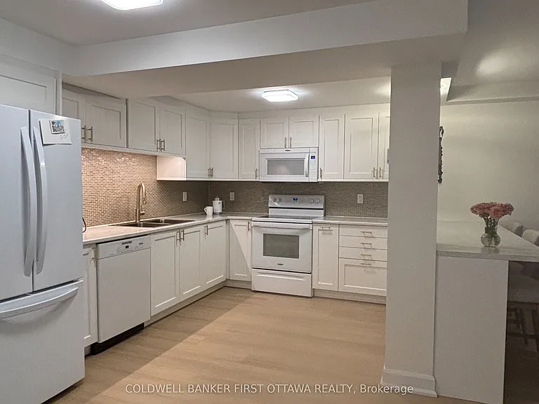 142 Waverley St #1A — Photo 8