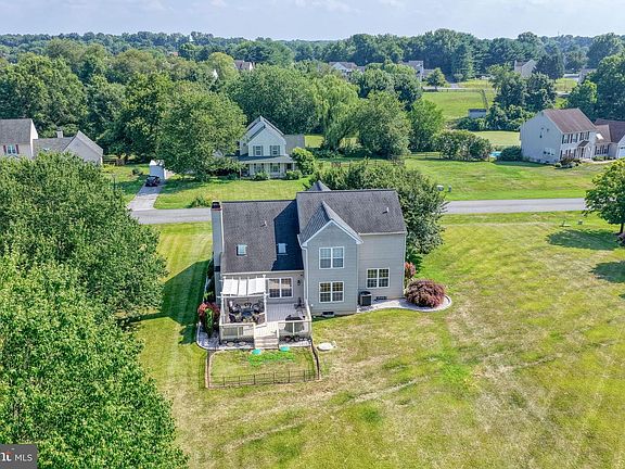 4th image of 310 W Bradford Ct