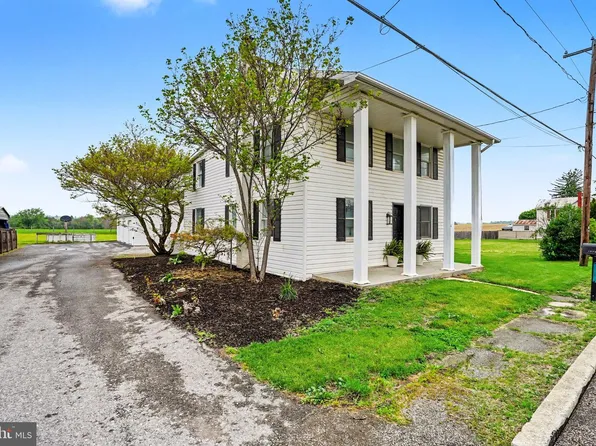 46 E Main St, Walnut Bottom, PA 17266