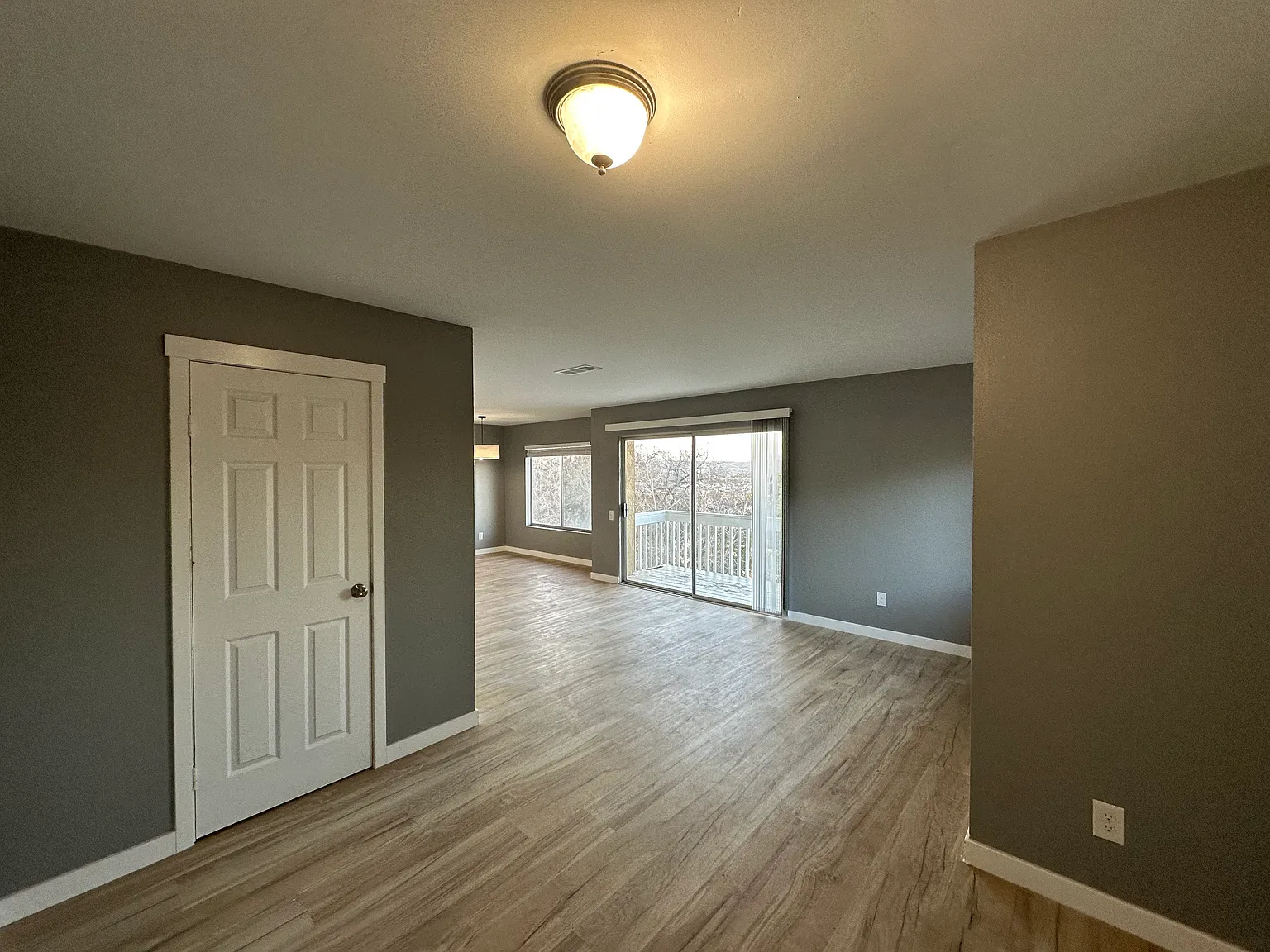 3 bed, 1224 sqft, $3,495 — Photo 2