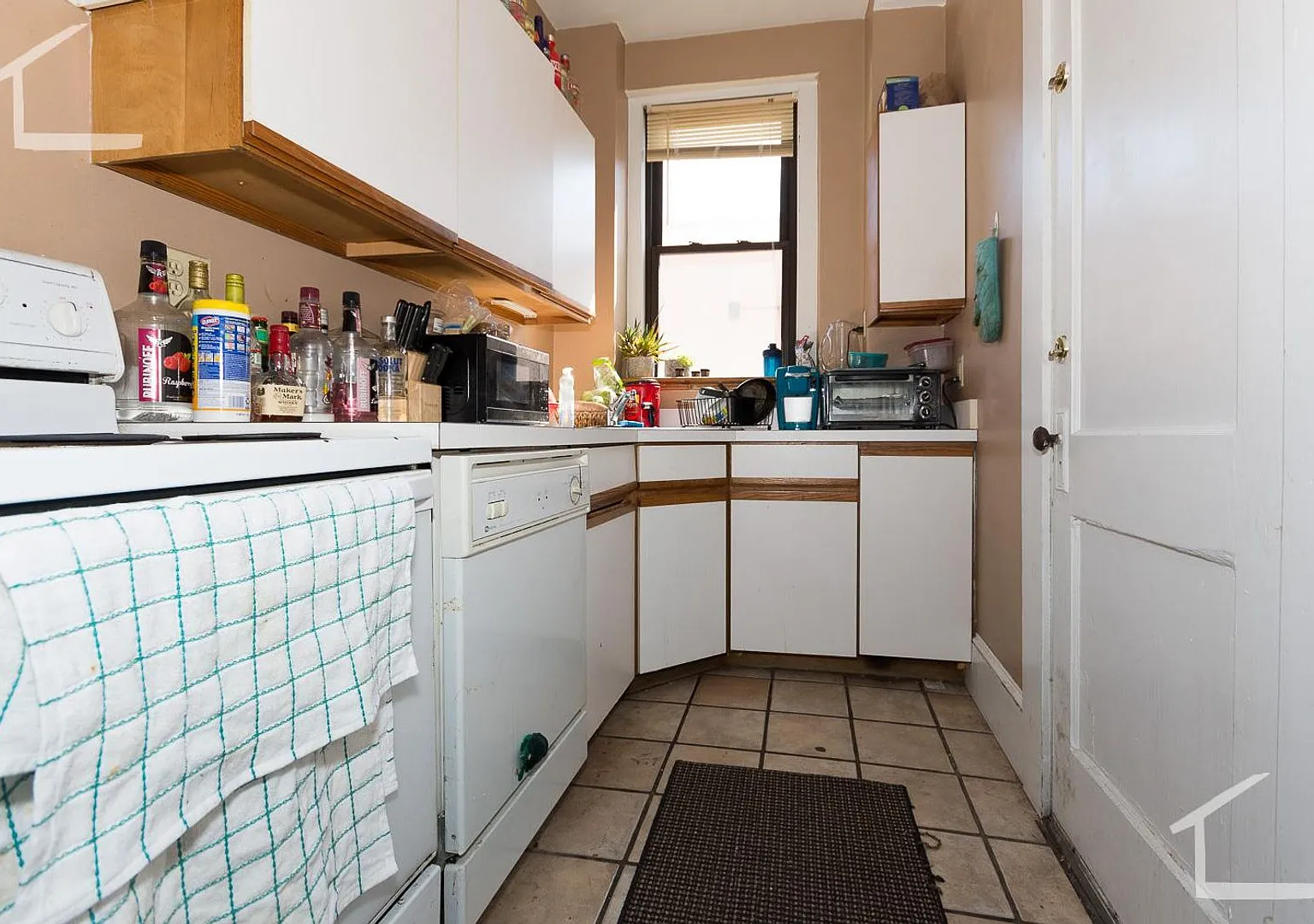 Central Allston Location. Steps from the T Stop. Laundry Facility. Parking for Rent — Photo 3