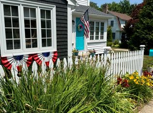 27 Allen Ave, South Kingstown, RI 02879