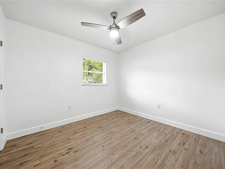 1009 Nebraska St — Photo 11