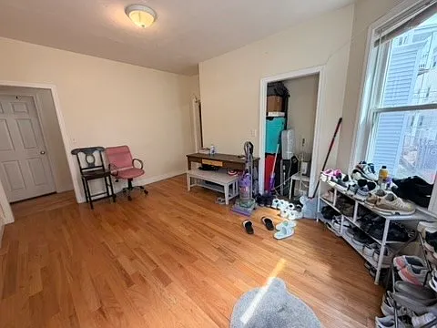 4 bed, 1.5 bath, 1400 sqft, $3,950 — Photo 2