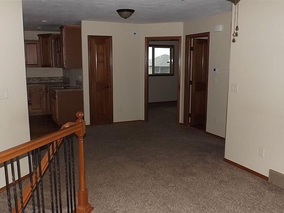 5th image of 3308 E Brewster St
