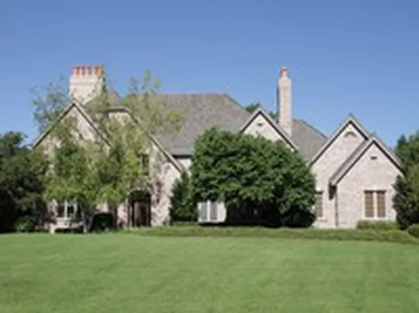 10623 N Turnberry Dr, Mequon, WI 53092