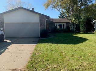4911 W Dartmoor Dr, McHenry, IL 60050
