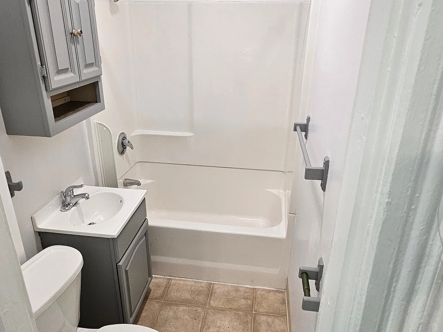 104 Rodney St — Photo 2