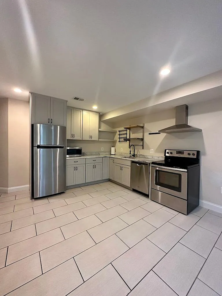 2 bed, 750 sqft, $2,600 — Photo 4