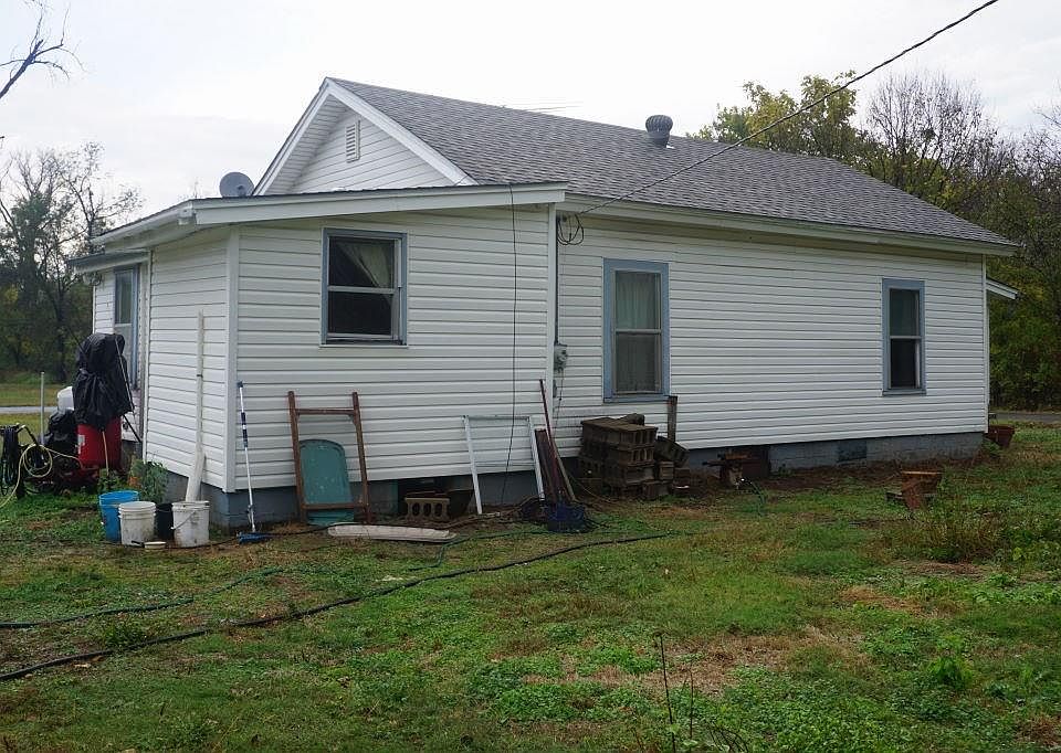 2nd image of 518 N Oak St