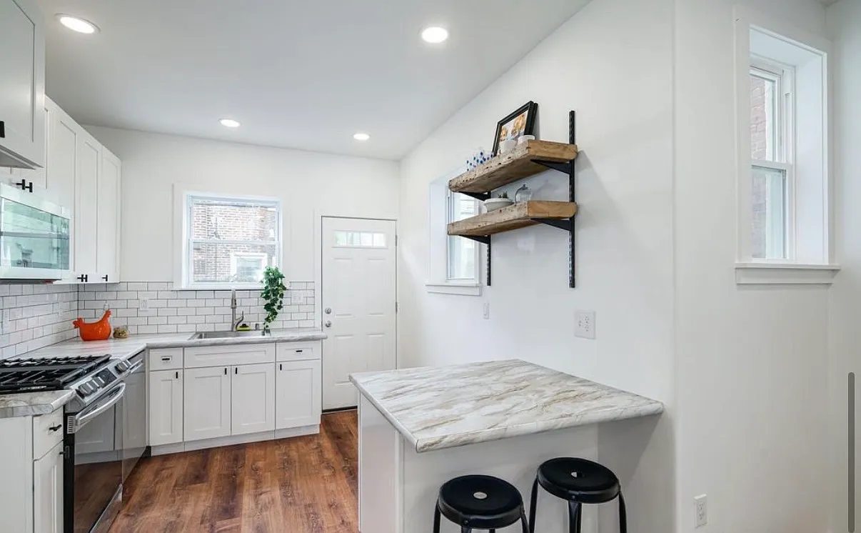 3 bed, 1024 sqft, $1,700 — Photo 4