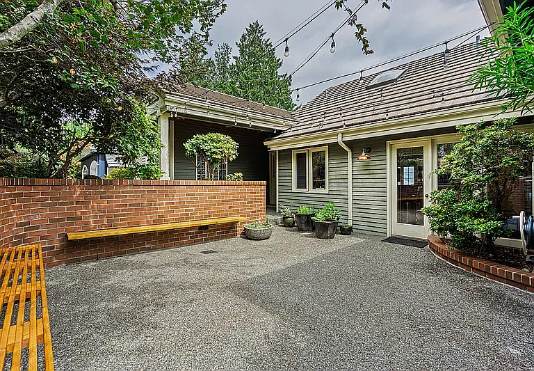10508 Exeter Ave NE — Photo 3