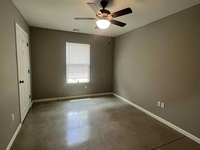 206-208 N Wall Ave — Photo 16