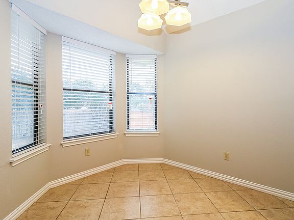 5th image of 641 Ozark Ave