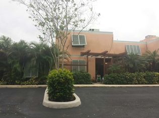 11120 S Lakeview Dr, Pembroke Pines, FL 33026