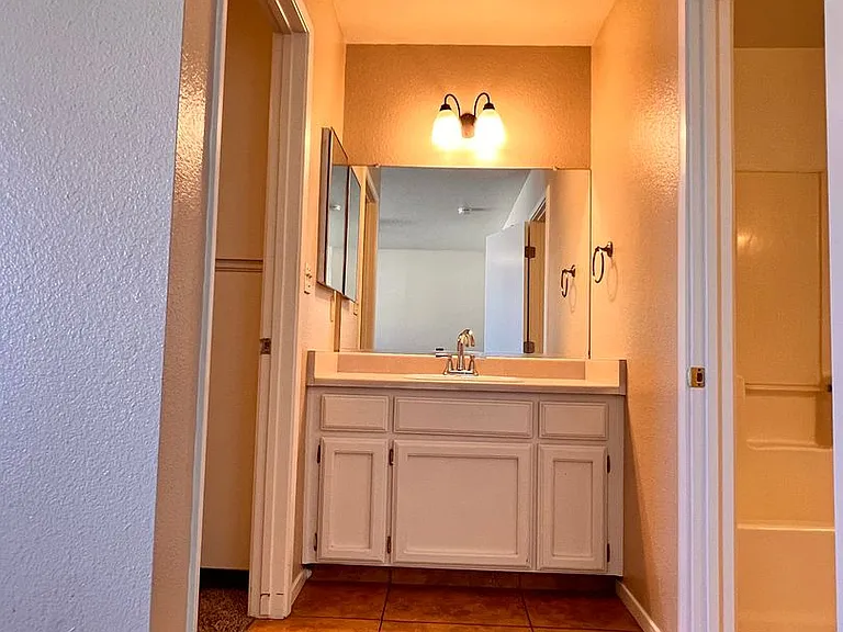 8106 Laborough Dr — Photo 16