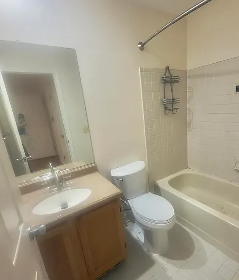 1079 Roseberry Ct — Photo 3