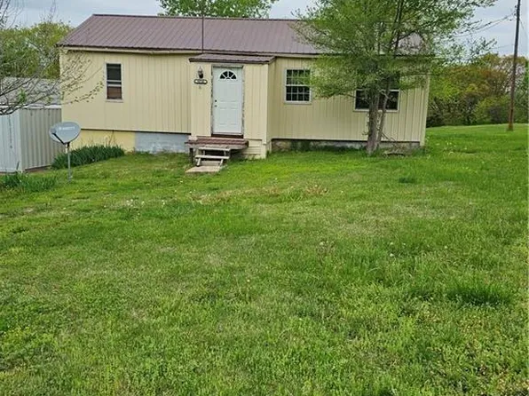 30740 W 83rd St, De Soto, KS 66018