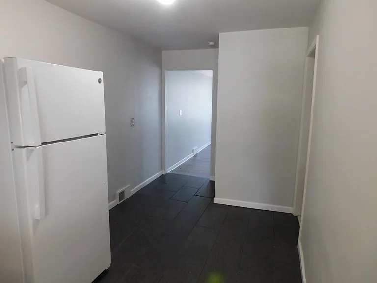 23546 Glenbrook Ave — Photo 7