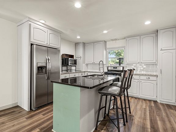 4th image of 3724 N 24th St