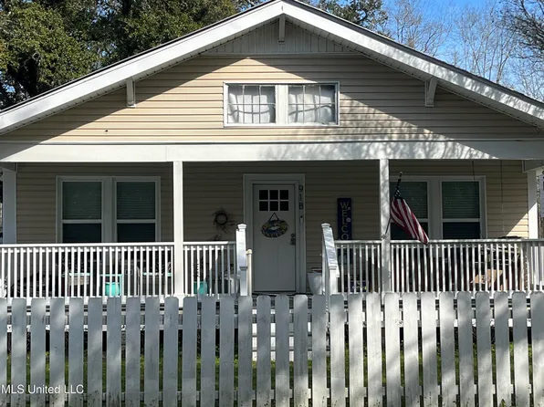 918 Sears Ave, Waveland, MS 39576