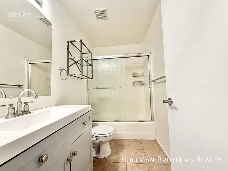 11933 Goshen Ave #12 — Photo 7