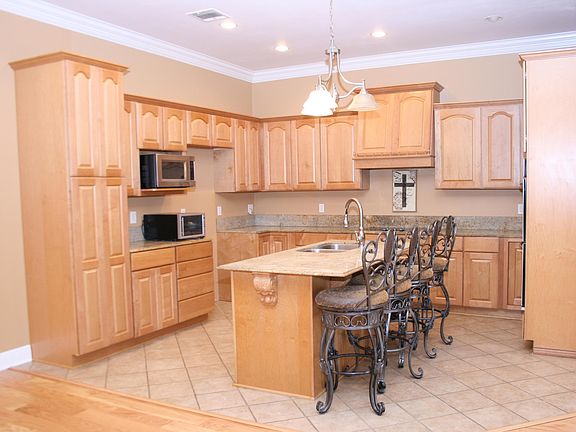 4th image of 1004 Oak Lake Dr