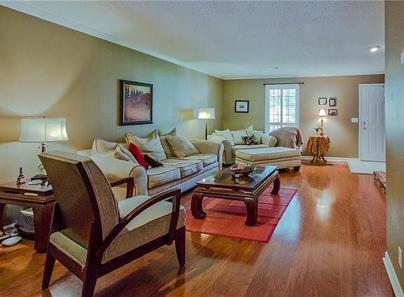 5th image of 1021 E Northfield Blvd