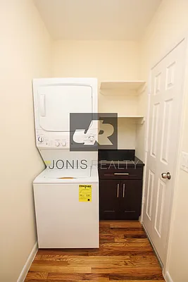 Rented by Jonis Realty | media 9