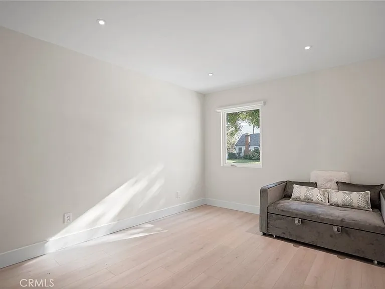 1239 N Reese Pl — Photo 17