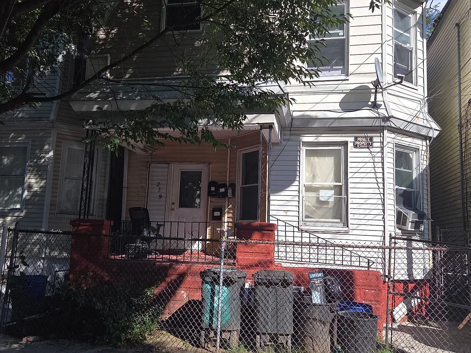 239 N 5th St