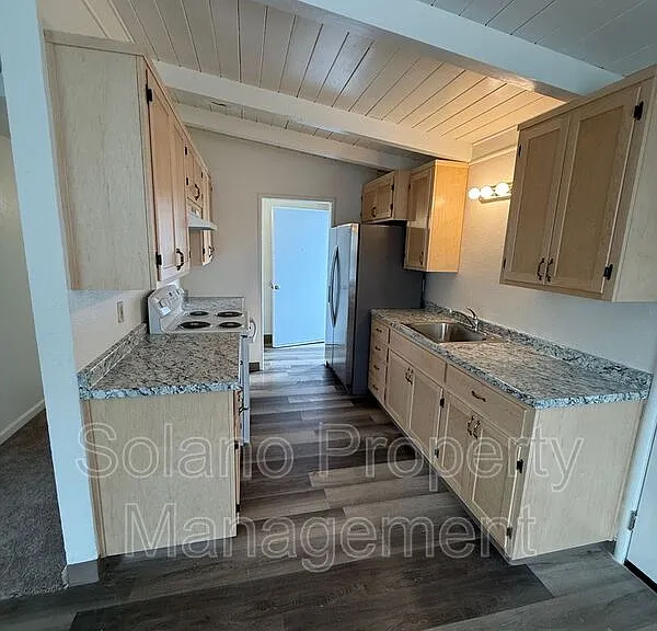 1615 Kentucky St — Photo 2