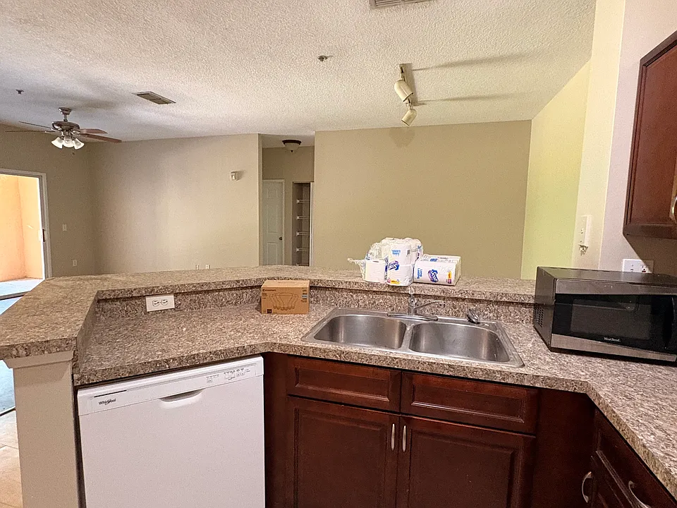 520 Florida Club Blvd #201